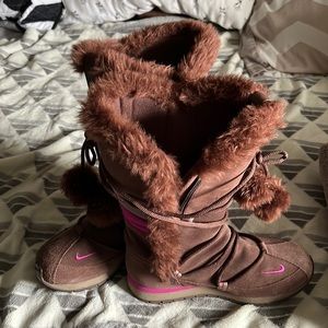 Nike snow boots